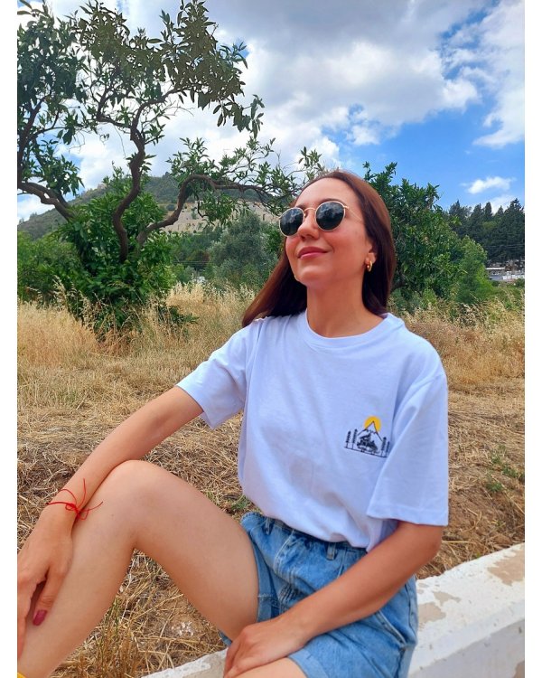 İYE'S  Beyaz Unisex Kamp Nakış Model Tshirt 